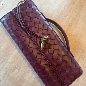 Bottega Veneta Andiamo Clutch - burgundy